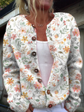 Niedlicher und frischer Druck mit kleinen Blumen auf einem Knopf-Cardigan